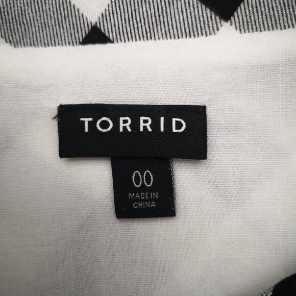 Torrid Ladies Size 00 (Approx. size 10 US) Black & White Checkered Blouse - Picture 3 of 10